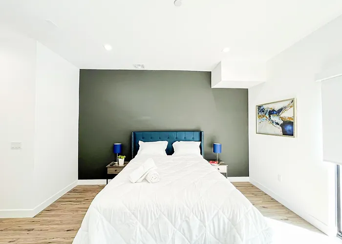 Elegant 4-Bedroom Family Home - Oak2 - Lad